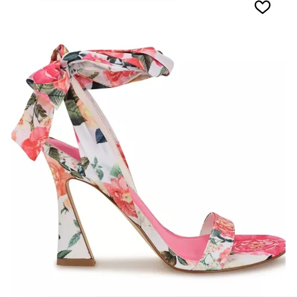 NWT.. NINE WEST FLORAL WRAP SANDALS - Picture 13 of 16